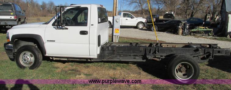 image for item F4123 2002 Chevrolet 3500 cab and chassis