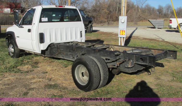 image for item F4123 2002 Chevrolet 3500 cab and chassis