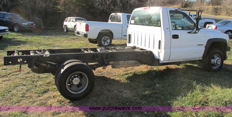 image for item F4123 2002 Chevrolet 3500 cab and chassis