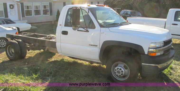 image for item F4123 2002 Chevrolet 3500 cab and chassis
