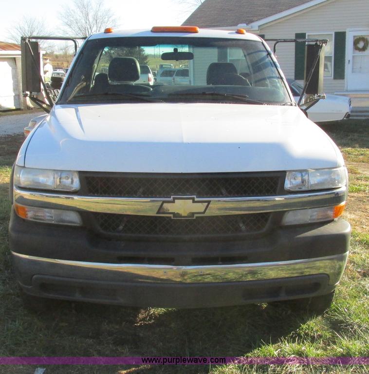 image for item F4123 2002 Chevrolet 3500 cab and chassis