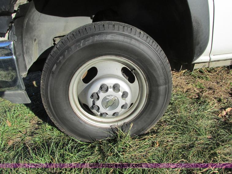 image for item F4123 2002 Chevrolet 3500 cab and chassis