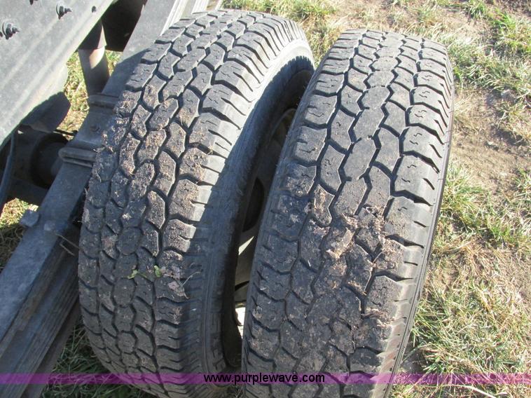 image for item F4123 2002 Chevrolet 3500 cab and chassis