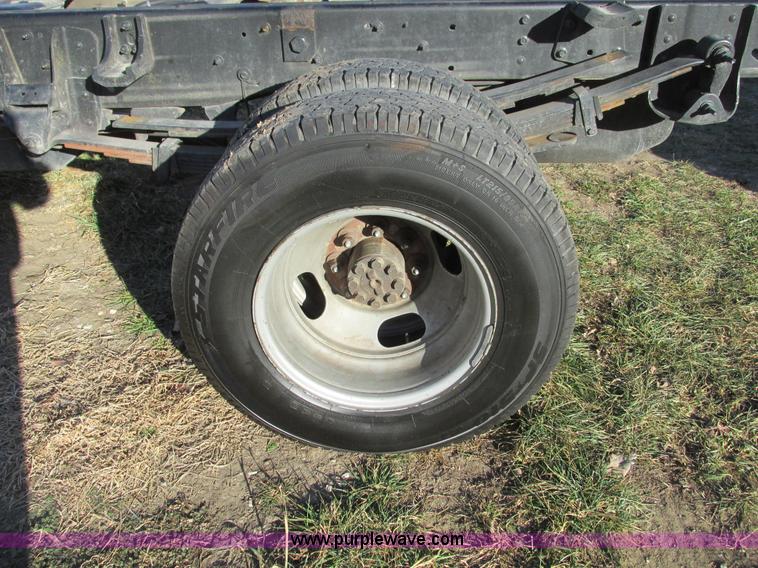 image for item F4123 2002 Chevrolet 3500 cab and chassis