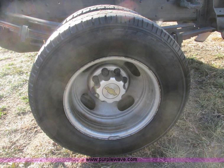 image for item F4123 2002 Chevrolet 3500 cab and chassis