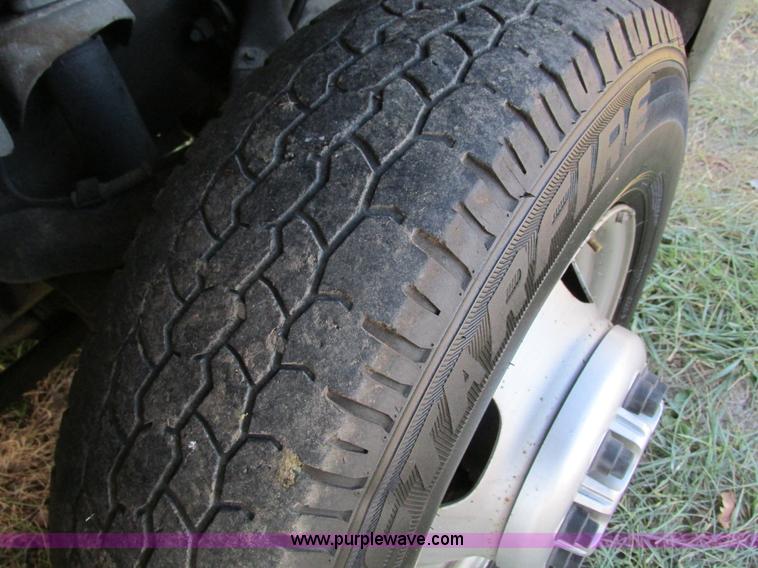 image for item F4123 2002 Chevrolet 3500 cab and chassis