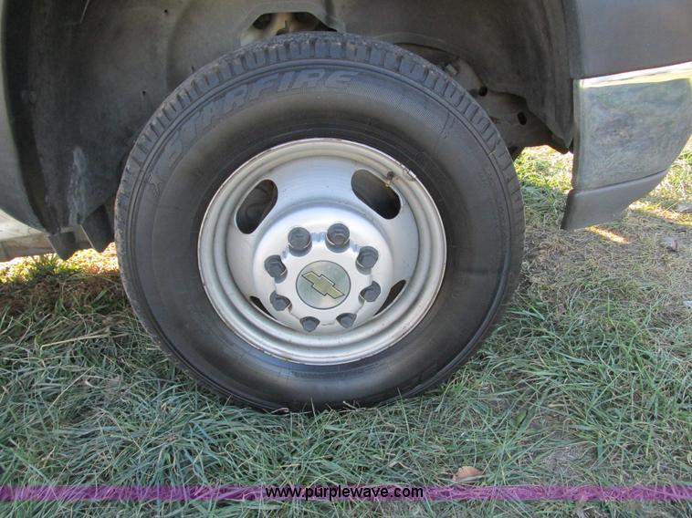 image for item F4123 2002 Chevrolet 3500 cab and chassis