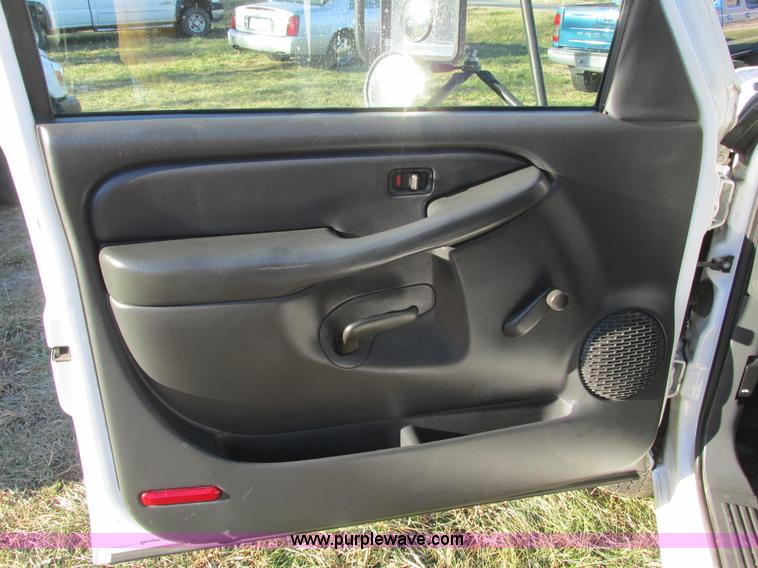 image for item F4123 2002 Chevrolet 3500 cab and chassis