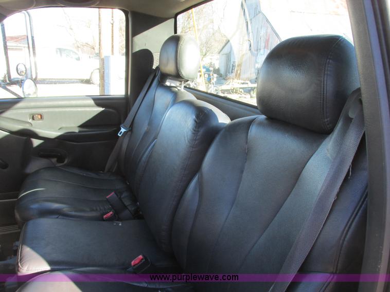 image for item F4123 2002 Chevrolet 3500 cab and chassis