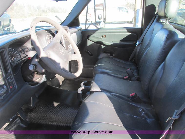 image for item F4123 2002 Chevrolet 3500 cab and chassis