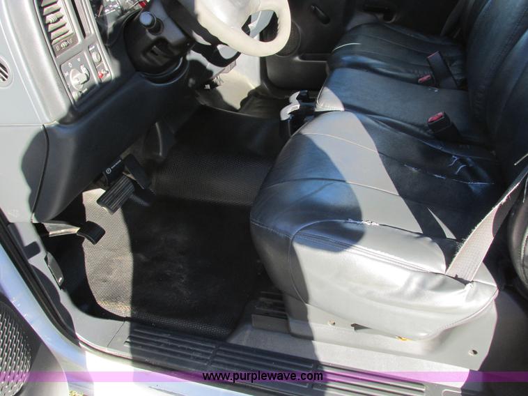 image for item F4123 2002 Chevrolet 3500 cab and chassis