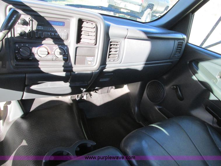 image for item F4123 2002 Chevrolet 3500 cab and chassis