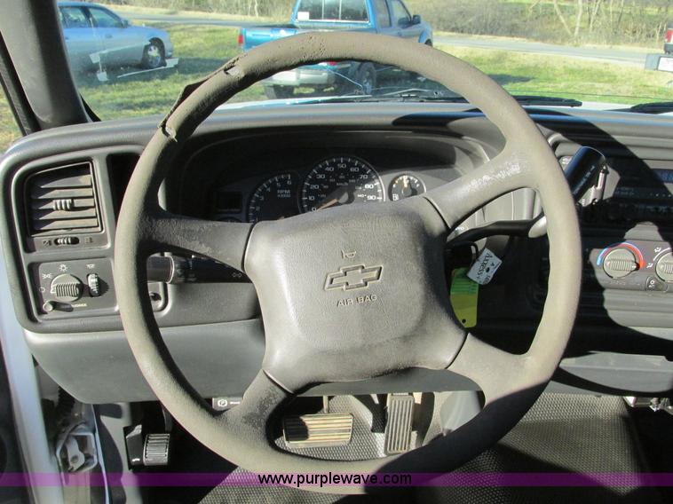 image for item F4123 2002 Chevrolet 3500 cab and chassis