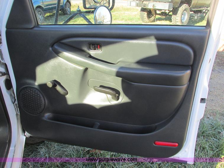 image for item F4123 2002 Chevrolet 3500 cab and chassis