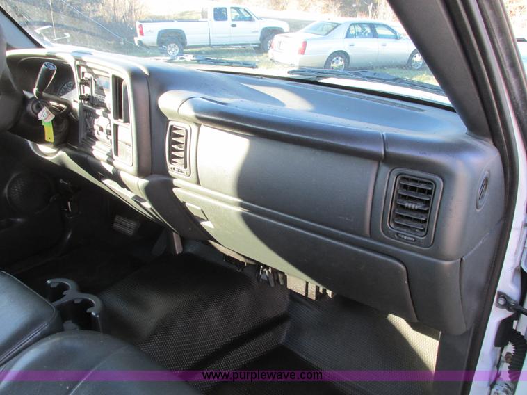 image for item F4123 2002 Chevrolet 3500 cab and chassis