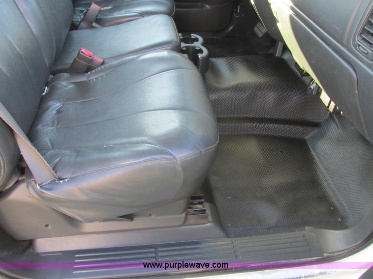 image for item F4123 2002 Chevrolet 3500 cab and chassis