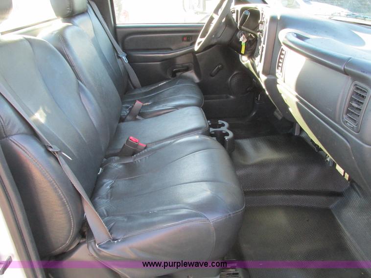 image for item F4123 2002 Chevrolet 3500 cab and chassis