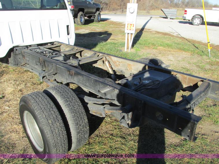 image for item F4123 2002 Chevrolet 3500 cab and chassis