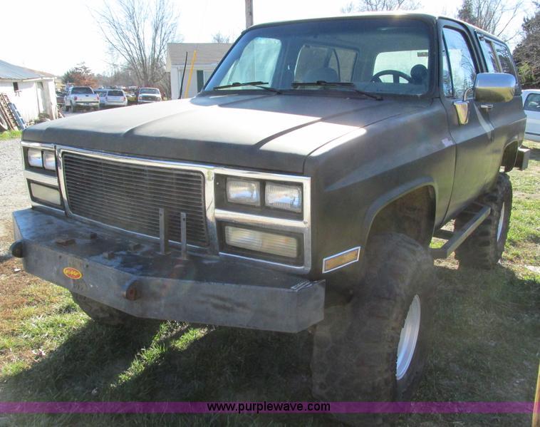 image for item F4124 1989 Chevrolet K5 Blazer SUV