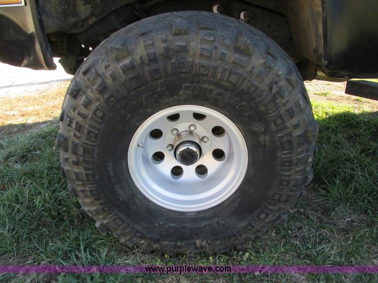 image for item F4124 1989 Chevrolet K5 Blazer SUV