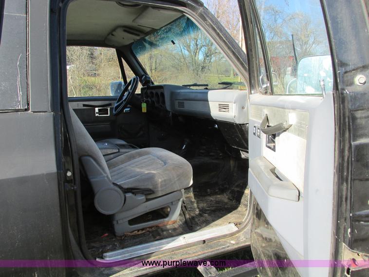 image for item F4124 1989 Chevrolet K5 Blazer SUV