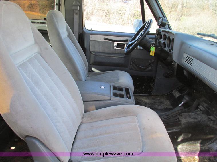 image for item F4124 1989 Chevrolet K5 Blazer SUV