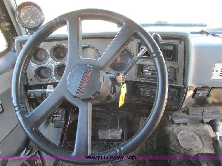 image for item F4124 1989 Chevrolet K5 Blazer SUV