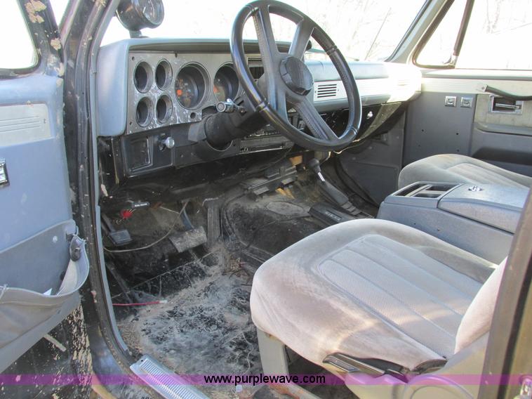 image for item F4124 1989 Chevrolet K5 Blazer SUV