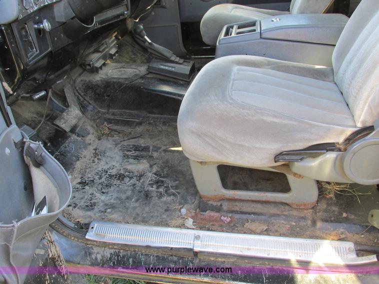 image for item F4124 1989 Chevrolet K5 Blazer SUV