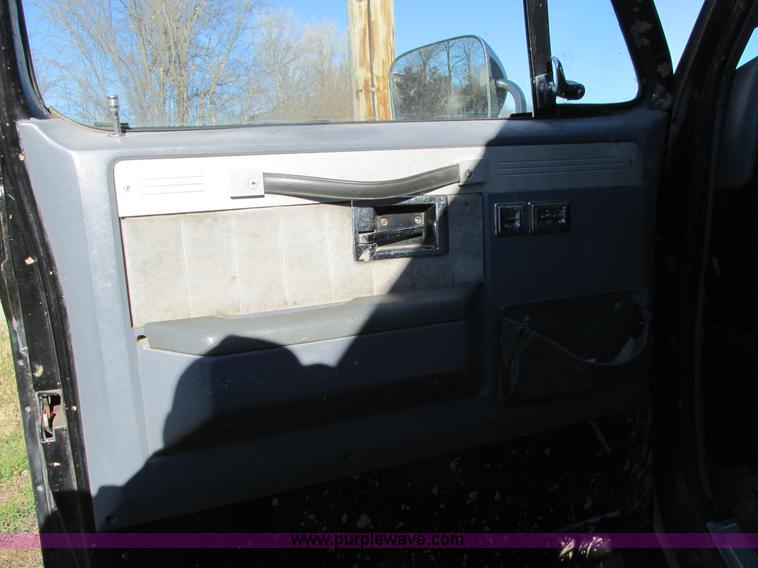 image for item F4124 1989 Chevrolet K5 Blazer SUV