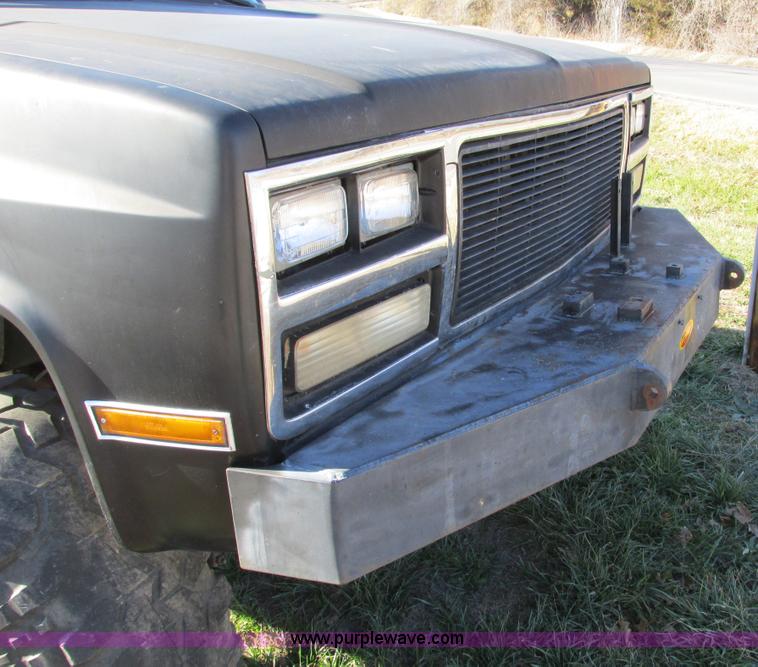 image for item F4124 1989 Chevrolet K5 Blazer SUV