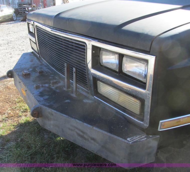 image for item F4124 1989 Chevrolet K5 Blazer SUV