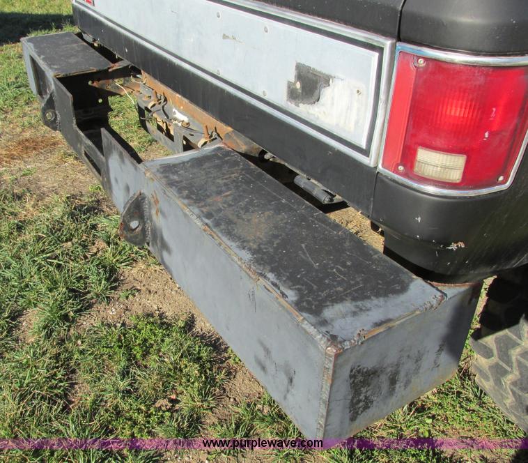 image for item F4124 1989 Chevrolet K5 Blazer SUV