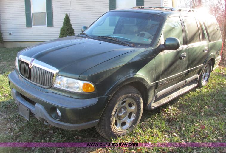 image for item F4126 1999 Lincoln Navigator SUV