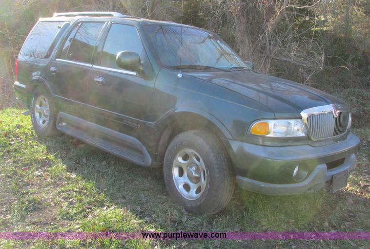 image for item F4126 1999 Lincoln Navigator SUV