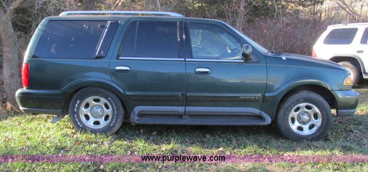 image for item F4126 1999 Lincoln Navigator SUV