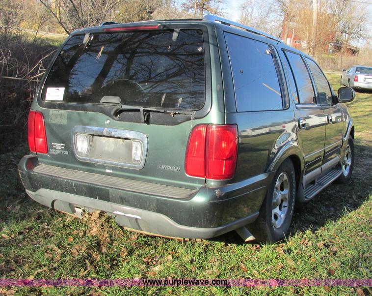 image for item F4126 1999 Lincoln Navigator SUV