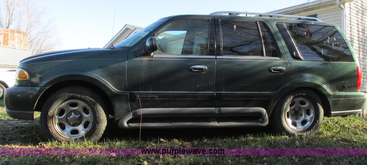 image for item F4126 1999 Lincoln Navigator SUV