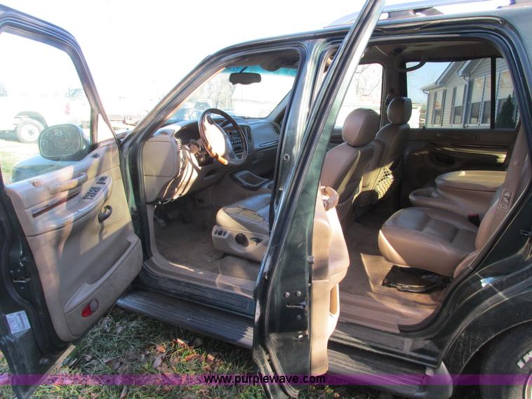 image for item F4126 1999 Lincoln Navigator SUV