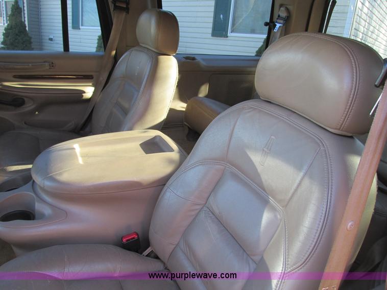 image for item F4126 1999 Lincoln Navigator SUV