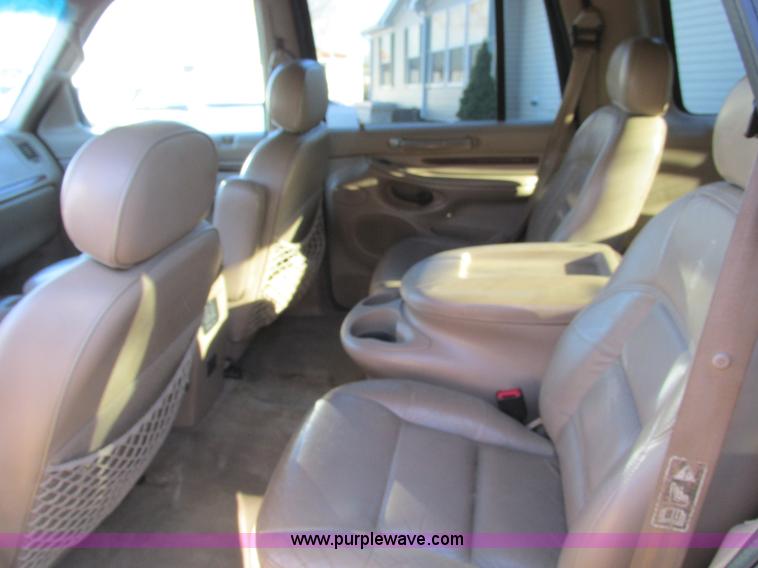 image for item F4126 1999 Lincoln Navigator SUV