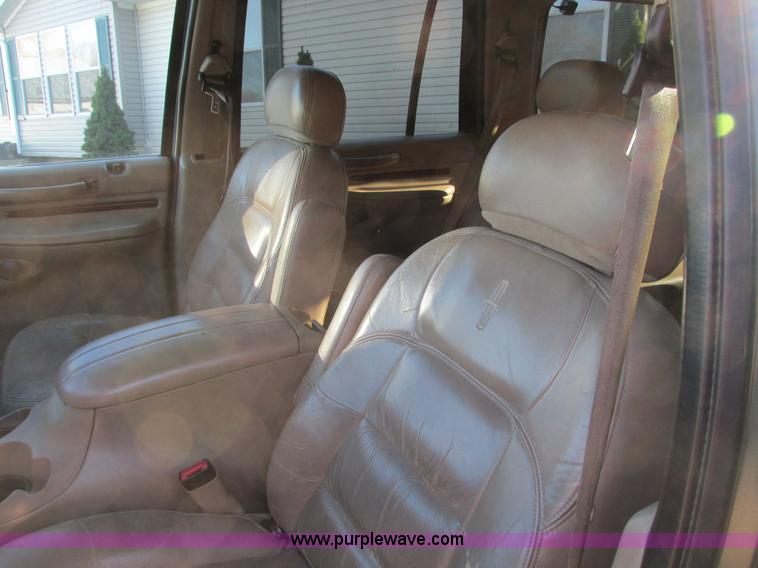 image for item F4126 1999 Lincoln Navigator SUV