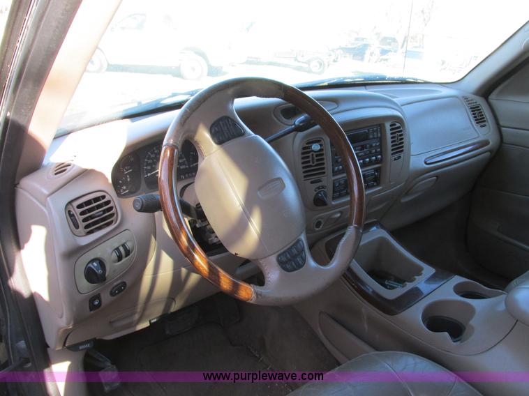 image for item F4126 1999 Lincoln Navigator SUV