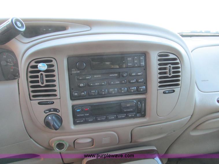 image for item F4126 1999 Lincoln Navigator SUV