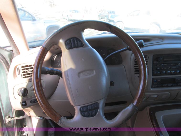 image for item F4126 1999 Lincoln Navigator SUV