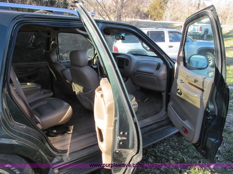 image for item F4126 1999 Lincoln Navigator SUV