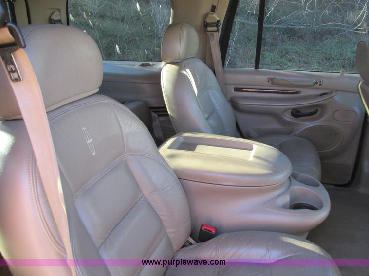 image for item F4126 1999 Lincoln Navigator SUV