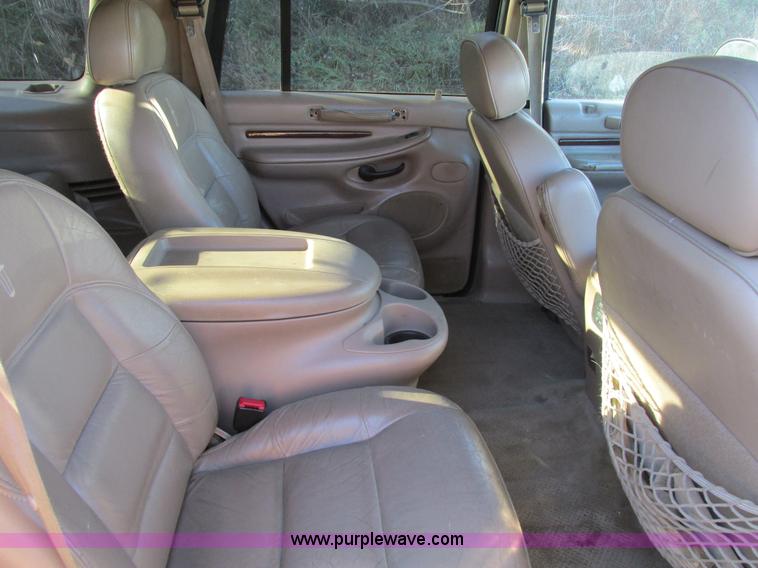 image for item F4126 1999 Lincoln Navigator SUV