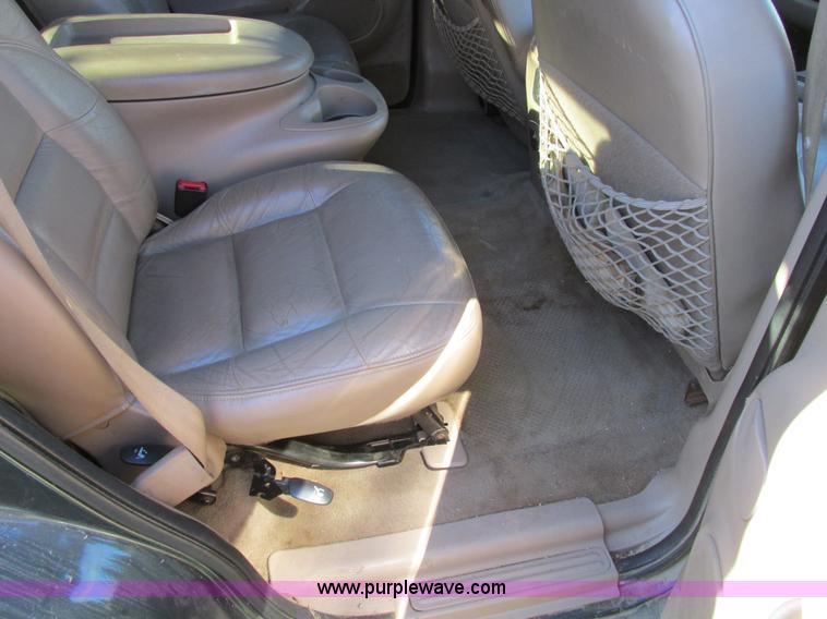 image for item F4126 1999 Lincoln Navigator SUV