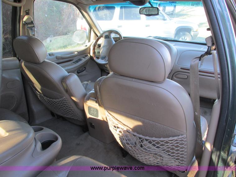 image for item F4126 1999 Lincoln Navigator SUV